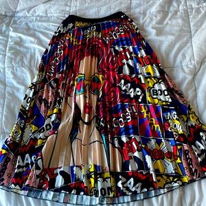 Super fun comic print frail midi/maxi skirt.